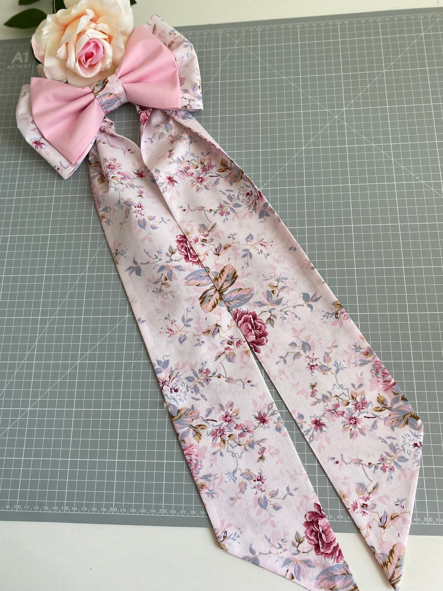 Vintage Floral Picture Bow